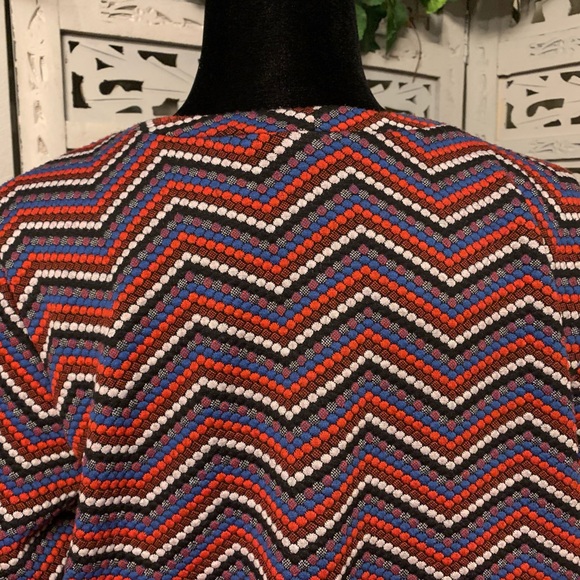 BCBGeneration! CUTE BLACK BLUE RED PATTERN TEXTURED STRETCHY LONG SLEEVE TOP - Picture 7 of 8
